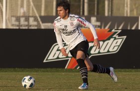 Willian durante treino do Corinthians esta tarde no CT Joaquim Grava, no Parque Ecolgico do Tiete. O time se prepara para o jogo contra o So Paulo, dia 26/06, domingo a tarde, no estdio do Pacaembu, pela 6 rodada do Brasileiro 2011