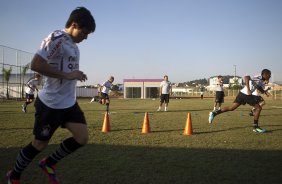 Aquecimento durante treino do Corinthians que aconteceu esta tarde no CT Joaquim Grava, no Parque Ecolgico do Tiete. O time se prepara para o jogo contra o So Paulo, dia 26/06, domingo a tarde, no estdio do Pacaembu, pela 6 rodada do Brasileiro 2011