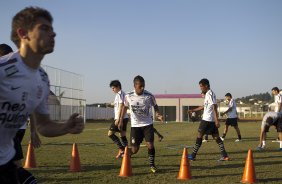 Aquecimento durante treino do Corinthians que aconteceu esta tarde no CT Joaquim Grava, no Parque Ecolgico do Tiete. O time se prepara para o jogo contra o So Paulo, dia 26/06, domingo a tarde, no estdio do Pacaembu, pela 6 rodada do Brasileiro 2011