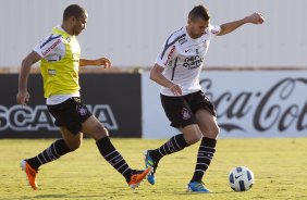 Claudir e Leandro Castán durante treino do Corinthians que aconteceu esta tarde no CT Joaquim Grava, no Parque Ecológico do Tiete. O time se prepara para o jogo contra o São Paulo, dia 26/06, domingo a tarde, no estádio do Pacaembu, pela 6ª rodada do Brasileirão 2011