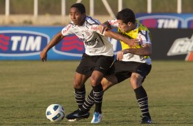 Jorge Henrique e Bruno Octavio durante treino do Corinthians que aconteceu esta tarde no CT Joaquim Grava, no Parque Ecolgico do Tiete. O time se prepara para o jogo contra o So Paulo, dia 26/06, domingo a tarde, no estdio do Pacaembu, pela 6 rodada do Brasileiro 2011