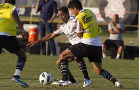 Jorge Henrique e Moradei durante treino do Corinthians que aconteceu esta tarde no CT Joaquim Grava, no Parque Ecológico do Tiete. O time se prepara para o jogo contra o São Paulo, dia 26/06, domingo a tarde, no estádio do Pacaembu, pela 6ª rodada do Brasileirão 2011