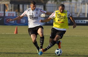 Leandro Castn e Claudir durante treino do Corinthians que aconteceu esta tarde no CT Joaquim Grava, no Parque Ecolgico do Tiete. O time se prepara para o jogo contra o So Paulo, dia 26/06, domingo a tarde, no estdio do Pacaembu, pela 6 rodada do Brasileiro 2011