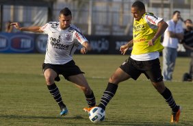 Leandro Castn e Claudir durante treino do Corinthians que aconteceu esta tarde no CT Joaquim Grava, no Parque Ecolgico do Tiete. O time se prepara para o jogo contra o So Paulo, dia 26/06, domingo a tarde, no estdio do Pacaembu, pela 6 rodada do Brasileiro 2011