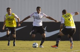 Morais; Paulinho e Claudir durante treino do Corinthians que aconteceu esta tarde no CT Joaquim Grava, no Parque Ecolgico do Tiete. O time se prepara para o jogo contra o So Paulo, dia 26/06, domingo a tarde, no estdio do Pacaembu, pela 6 rodada do Brasileiro 2011