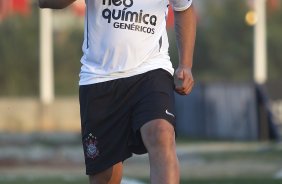 O atacante Adriano continua sua recuperao com o fisioterapeuta Caio Mello durante treino do Corinthians que aconteceu esta tarde no CT Joaquim Grava, no Parque Ecolgico do Tiete. O time se prepara para o jogo contra o So Paulo, dia 26/06, domingo a tarde, no estdio do Pacaembu, pela 6 rodada do Brasileiro 2011