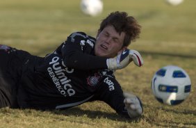 Renan durante treino do Corinthians que aconteceu esta tarde no CT Joaquim Grava, no Parque Ecológico do Tiete. O time se prepara para o jogo contra o São Paulo, dia 26/06, domingo a tarde, no estádio do Pacaembu, pela 6ª rodada do Brasileirão 2011