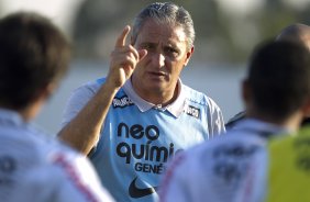 Tite durante treino do Corinthians que aconteceu esta tarde no CT Joaquim Grava, no Parque Ecolgico do Tiete. O time se prepara para o jogo contra o So Paulo, dia 26/06, domingo a tarde, no estdio do Pacaembu, pela 6 rodada do Brasileiro 2011