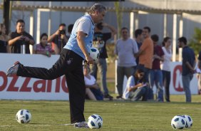 Tite durante treino do Corinthians que aconteceu esta tarde no CT Joaquim Grava, no Parque Ecológico do Tiete. O time se prepara para o jogo contra o São Paulo, dia 26/06, domingo a tarde, no estádio do Pacaembu, pela 6ª rodada do Brasileirão 2011