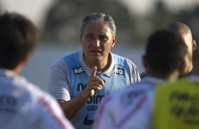 Tite durante treino do Corinthians que aconteceu esta tarde no CT Joaquim Grava, no Parque Ecolgico do Tiete. O time se prepara para o jogo contra o So Paulo, dia 26/06, domingo a tarde, no estdio do Pacaembu, pela 6 rodada do Brasileiro 2011