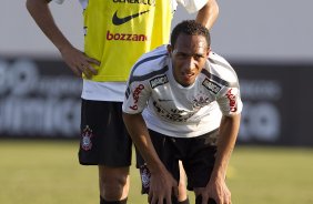 Wallace e Liedson durante treino do Corinthians que aconteceu esta tarde no CT Joaquim Grava, no Parque Ecológico do Tiete. O time se prepara para o jogo contra o São Paulo, dia 26/06, domingo a tarde, no estádio do Pacaembu, pela 6ª rodada do Brasileirão 2011