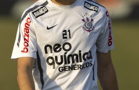 Alex durante o treino do Corinthians que aconteceu esta tarde no CT Joaquim Grava, no Parque Ecológico do Tiete. O time se prepara para o jogo contra o São Paulo, dia 26/06, domingo a tarde, no estádio do Pacaembu, pela 6ª rodada do Brasileirão 2011