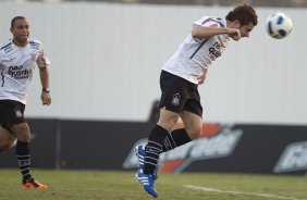 Claudir e Fran durante o treino do Corinthians que aconteceu esta tarde no CT Joaquim Grava, no Parque Ecolgico do Tiete. O time se prepara para o jogo contra o So Paulo, dia 26/06, domingo a tarde, no estdio do Pacaembu, pela 6 rodada do Brasileiro 2011