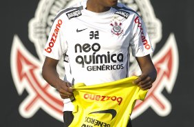 Edenilson durante o treino do Corinthians que aconteceu esta tarde no CT Joaquim Grava, no Parque Ecológico do Tiete. O time se prepara para o jogo contra o São Paulo, dia 26/06, domingo a tarde, no estádio do Pacaembu, pela 6ª rodada do Brasileirão 2011