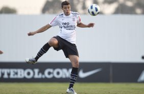 Lucao durante o treino do Corinthians que aconteceu esta tarde no CT Joaquim Grava, no Parque Ecológico do Tiete. O time se prepara para o jogo contra o São Paulo, dia 26/06, domingo a tarde, no estádio do Pacaembu, pela 6ª rodada do Brasileirão 2011