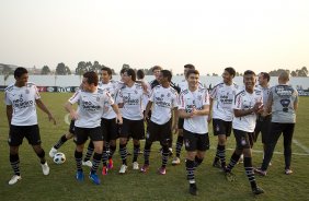 Time sem coletes vencedor do rachão durante o treino do Corinthians que aconteceu esta tarde no CT Joaquim Grava, no Parque Ecológico do Tiete. O time se prepara para o jogo contra o São Paulo, dia 26/06, domingo a tarde, no estádio do Pacaembu, pela 6ª rodada do Brasileirão 2011