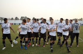 Time sem coletes vencedor do racho durante o treino do Corinthians que aconteceu esta tarde no CT Joaquim Grava, no Parque Ecolgico do Tiete. O time se prepara para o jogo contra o So Paulo, dia 26/06, domingo a tarde, no estdio do Pacaembu, pela 6 rodada do Brasileiro 2011