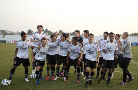 Time sem coletes vencedor do rachão durante o treino do Corinthians que aconteceu esta tarde no CT Joaquim Grava, no Parque Ecológico do Tiete. O time se prepara para o jogo contra o São Paulo, dia 26/06, domingo a tarde, no estádio do Pacaembu, pela 6ª rodada do Brasileirão 2011