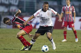 Bruno Uvini e Ralf durante a partida entre Corinthians x São Paulo, realizada esta tarde no estádio do Pacaembu, pela 6ª rodada do Campeonato Brasileiro de 2011
