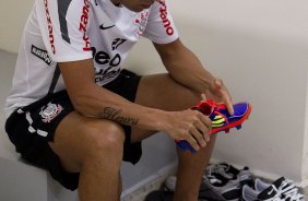 Emerson nos vestiários antes da partida entre Corinthians x São Paulo, realizada esta tarde no estádio do Pacaembu, pela 6ª rodada do Campeonato Brasileiro de 2011