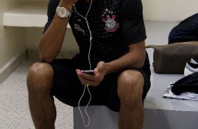 Liedson nos vestiários antes da partida entre Corinthians x São Paulo, realizada esta tarde no estádio do Pacaembu, pela 6ª rodada do Campeonato Brasileiro de 2011