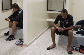 Paulo André e Liedson nos vestiários antes da partida entre Corinthians x São Paulo, realizada esta tarde no estádio do Pacaembu, pela 6ª rodada do Campeonato Brasileiro de 2011