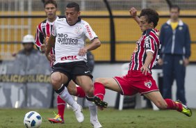Ralf e Bruno Uvini durante a partida entre Corinthians x São Paulo, realizada esta tarde no estádio do Pacaembu, pela 6ª rodada do Campeonato Brasileiro de 2011