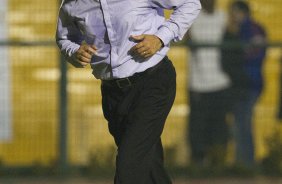 Tite saindo de campo durante a partida entre Corinthians x São Paulo, realizada esta tarde no estádio do Pacaembu, pela 6ª rodada do Campeonato Brasileiro de 2011