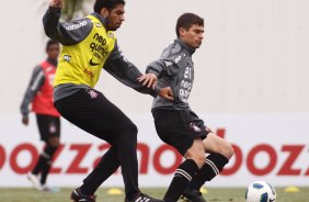 Alex do Corinthians durante treino realizado no Parque Ecolgico