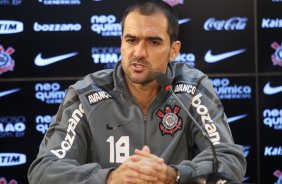 Danilo do Corinthians durante treino realizado no Parque Ecolgico