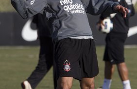 Danilo durante o treino do Corinthians que aconteceu esta tarde no CT Joaquim Grava, no Parque Ecolgico do Tiete. O time se prepara para o jogo contra o Bahia/BA, amanh, quarta-feira, dia 29/06, no estdio Roberto Santos, o Pituacu, em Salvador, pela 7 rodada do Brasileiro 2011