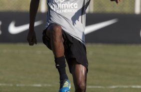 Edenilson que entra na vaga de Paulinho que esta suspenso, durante o treino do Corinthians que aconteceu esta tarde no CT Joaquim Grava, no Parque Ecolgico do Tiete. O time se prepara para o jogo contra o Bahia/BA, amanh, quarta-feira, dia 29/06, no estdio Roberto Santos, o Pituacu, em Salvador, pela 7 rodada do Brasileiro 2011