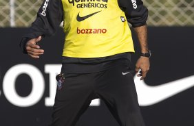 Fabio Carille auxiliar tcnico de Tite, durante o treino do Corinthians que aconteceu esta tarde no CT Joaquim Grava, no Parque Ecolgico do Tiete. O time se prepara para o jogo contra o Bahia/BA, amanh, quarta-feira, dia 29/06, no estdio Roberto Santos, o Pituacu, em Salvador, pela 7 rodada do Brasileiro 2011