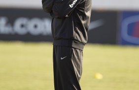 Fabio Carille, auxiliar tcnico de Tite, durante o treino do Corinthians que aconteceu esta tarde no CT Joaquim Grava, no Parque Ecolgico do Tiete. O time se prepara para o jogo contra o Bahia/BA, amanh, quarta-feira, dia 29/06, no estdio Roberto Santos, o Pituacu, em Salvador, pela 7 rodada do Brasileiro 2011