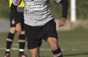 Fabio Santos durante o treino do Corinthians que aconteceu esta tarde no CT Joaquim Grava, no Parque Ecolgico do Tiete. O time se prepara para o jogo contra o Bahia/BA, amanh, quarta-feira, dia 29/06, no estdio Roberto Santos, o Pituacu, em Salvador, pela 7 rodada do Brasileiro 2011