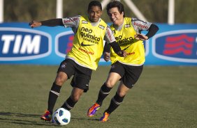 Jorge Henrique e Willian durante o treino do Corinthians que aconteceu esta tarde no CT Joaquim Grava, no Parque Ecológico do Tiete. O time se prepara para o jogo contra o Bahia/BA, amanhã, quarta-feira, dia 29/06, no estádio Roberto Santos, o Pituacu, em Salvador, pela 7ª rodada do Brasileirão 2011