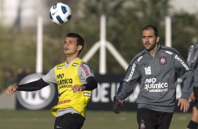 Morais e Danilo durante o treino do Corinthians que aconteceu esta tarde no CT Joaquim Grava, no Parque Ecológico do Tiete. O time se prepara para o jogo contra o Bahia/BA, amanhã, quarta-feira, dia 29/06, no estádio Roberto Santos, o Pituacu, em Salvador, pela 7ª rodada do Brasileirão 2011