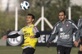 Morais e Danilo durante o treino do Corinthians que aconteceu esta tarde no CT Joaquim Grava, no Parque Ecolgico do Tiete. O time se prepara para o jogo contra o Bahia/BA, amanh, quarta-feira, dia 29/06, no estdio Roberto Santos, o Pituacu, em Salvador, pela 7 rodada do Brasileiro 2011