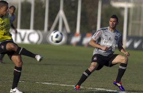 Ralf e Leandro Castán durante o treino do Corinthians que aconteceu esta tarde no CT Joaquim Grava, no Parque Ecológico do Tiete. O time se prepara para o jogo contra o Bahia/BA, amanhã, quarta-feira, dia 29/06, no estádio Roberto Santos, o Pituacu, em Salvador, pela 7ª rodada do Brasileirão 2011