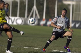 Ralf e Leandro Castn durante o treino do Corinthians que aconteceu esta tarde no CT Joaquim Grava, no Parque Ecolgico do Tiete. O time se prepara para o jogo contra o Bahia/BA, amanh, quarta-feira, dia 29/06, no estdio Roberto Santos, o Pituacu, em Salvador, pela 7 rodada do Brasileiro 2011