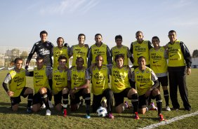 Time posado vencedor do racho durante o treino do Corinthians que aconteceu esta tarde no CT Joaquim Grava, no Parque Ecolgico do Tiete. O time se prepara para o jogo contra o Bahia/BA, amanh, quarta-feira, dia 29/06, no estdio Roberto Santos, o Pituacu, em Salvador, pela 7 rodada do Brasileiro 2011