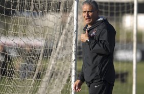 Tite durante o treino do Corinthians que aconteceu esta tarde no CT Joaquim Grava, no Parque Ecológico do Tiete. O time se prepara para o jogo contra o Bahia/BA, amanhã, quarta-feira, dia 29/06, no estádio Roberto Santos, o Pituacu, em Salvador, pela 7ª rodada do Brasileirão 2011