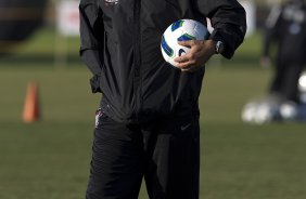 Tite durante o treino do Corinthians que aconteceu esta tarde no CT Joaquim Grava, no Parque Ecológico do Tiete. O time se prepara para o jogo contra o Bahia/BA, amanhã, quarta-feira, dia 29/06, no estádio Roberto Santos, o Pituacu, em Salvador, pela 7ª rodada do Brasileirão 2011