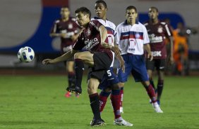 Alex e Nikao durante a partida entre Bahia/BA x Corinthians, realizada esta noite no estádio Roberto Santos, o Pituacu, pela 7ª rodada do Campeonato Brasileiro de 2011