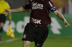 Chicão comemora seu gol de penalti durante a partida entre Bahia/BA x Corinthians, realizada esta noite no estádio Roberto Santos, o Pituacu, pela 7ª rodada do Campeonato Brasileiro de 2011