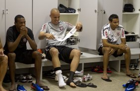 Edenilson; Julio Cesar e Welder nos vestiários antes da partida entre Bahia/BA x Corinthians, realizada esta noite no estádio Roberto Santos, o Pituacu, pela 7ª rodada do Campeonato Brasileiro de 2011