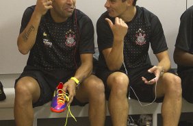 Emerson e Alex nos vestiários antes da partida entre Bahia/BA x Corinthians, realizada esta noite no estádio Roberto Santos, o Pituacu, pela 7ª rodada do Campeonato Brasileiro de 2011