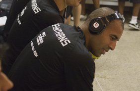 Emerson nos vestiários antes da partida entre Bahia/BA x Corinthians, realizada esta noite no estádio Roberto Santos, o Pituacu, pela 7ª rodada do Campeonato Brasileiro de 2011