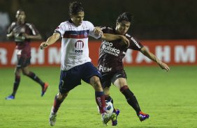Fahel e Willian durante a partida entre Bahia/BA x Corinthians, realizada esta noite no estádio Roberto Santos, o Pituacu, pela 7ª rodada do Campeonato Brasileiro de 2011
