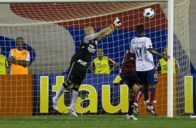 Julio Cesar e Diones durante a partida entre Bahia/BA x Corinthians, realizada esta noite no estádio Roberto Santos, o Pituacu, pela 7ª rodada do Campeonato Brasileiro de 2011